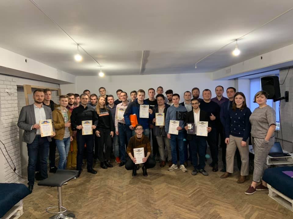 12.04.19 Polit 3.jpg